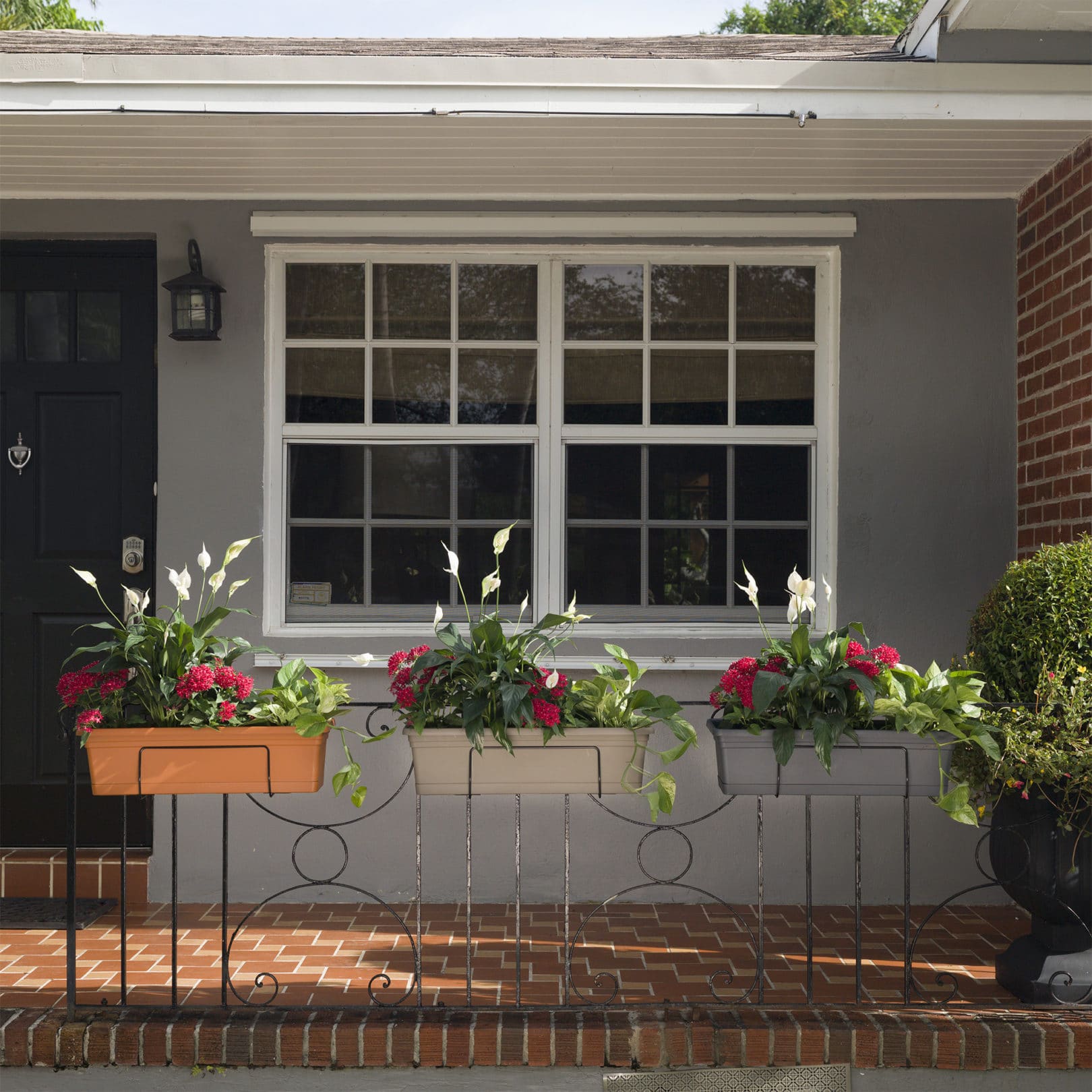 Emma Rectangular planters with hanging hooks on rail