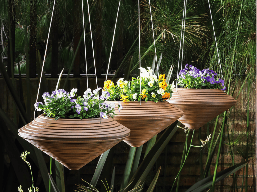 Daniel hanging planter outdoors.